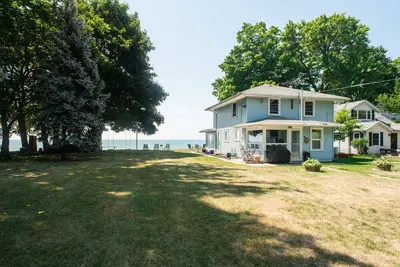 Image de Évasion au bord du lac - une maison calme au bord du lac avec un accès facile à la plage