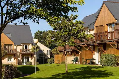 Image de Appartement confortable près du golf de Dinard | Tout près de la plage!