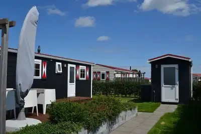 Image de Chalet 76 à Zeeland sur un camping adapté aux enfants près de la plage et de Veere.