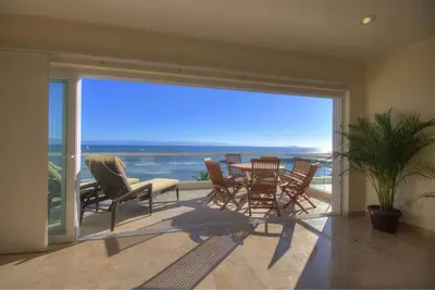 Image de Farito Beachfront Penthouse, Surf & Paddle Board.