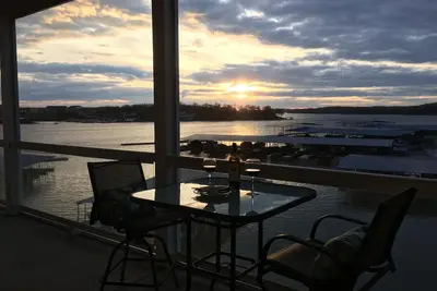 Image de Crois 5 étoiles! Luxueux condo haut de gamme reliant Lands End. AmazingVi