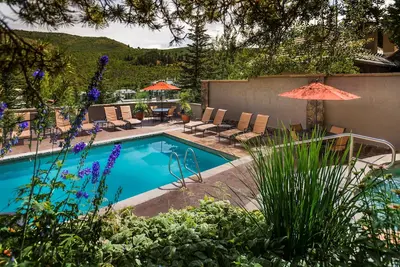 Image de Ski-In 3 Bedroom Condo avec jacuzzi et balcon! | Accès au spa extérieur