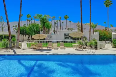 Image de Design calme 3 chambres 2 salles de bain Sherwin Barton Condo dans Gardens Villas East