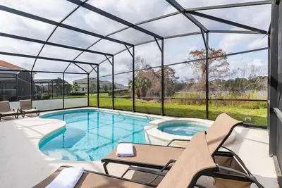 Nouveau 6 chambres, 16 personnes, vue sur la conservation, piscine et spa, salle de jeux multimédia