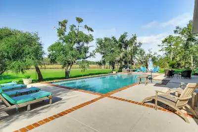 Nouveau! Waterfront Bay St. Louis Home w / Pool & Dock!