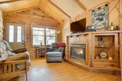 Image de Nouveau! Dreamy Dahlonega Cabin sur Pond w \/ Hot Tub!