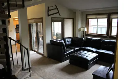 Image de Cosy - Idéal pour les familles! À quelques pas de la rue principale et de la télécabine