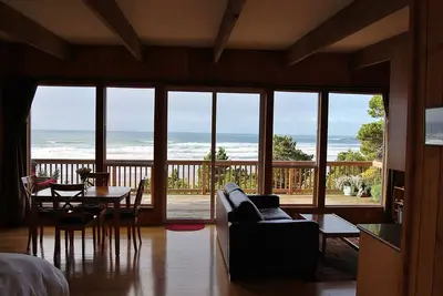 Image de Cabine privée face à l'océan avec vue imprenable et design scandinave