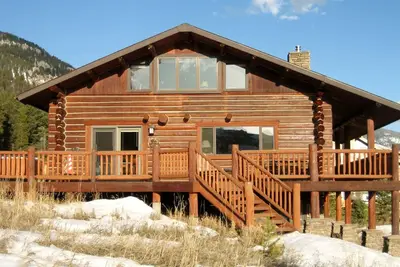 Image de Belle cabane en rondins dans le cœur de Big Sky
