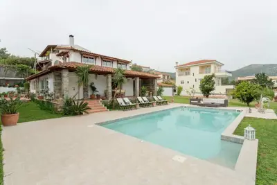 Image de Villa Amomos avec piscine privée pour vacances de luxe et détente