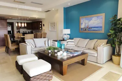 Image de Punta Cana, Condo au bord de l'eau à la marina de Capcana, une deuxième maison à apprécier
