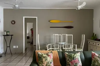 Image de Appartement Confortable Et Avec Cosy Grand Balcon Sur La Plage Cove