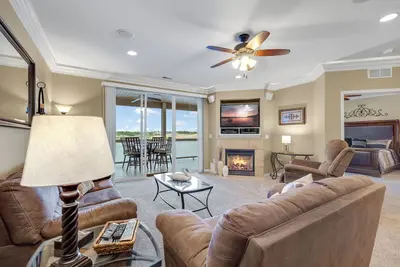 Image de Lands 'End V. I. P. 3 Suite Condo - Near Outlet Mall - Ascenseur, Wi-Fi, Parc aquatique
