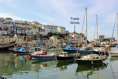 Image de \"Charmante maison de pĂŞcheur avec une vue magnifique sur le port et la mer\"