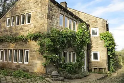 Image de Secluded, listed stone cottage near Slaithwaite, family and pet friendly