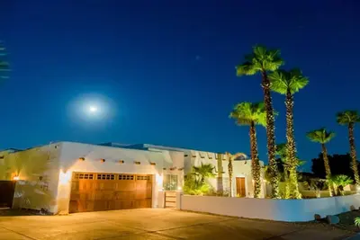 Image de Retraite moderne Adobe Palm Springs