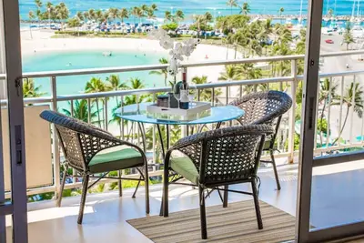 Image de Condo de luxe haut de gamme avec l'océan et la plage supérieure!