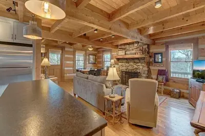 Image de Profitez des montagnes à Dancing Bear Cabin