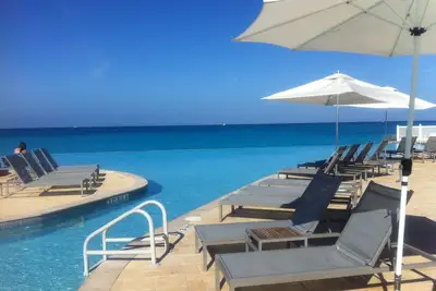 Image de Beau grand condo au paradis avec glissement de bateau en option jusqu'à 40 '
