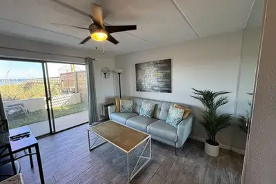 Image de Direct Ocean Front Condo avec piscine chauffée situé directement sur l'océan