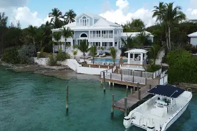 Image de Superbe Waterfront Home sur Great Exuma, aux Bahamas!