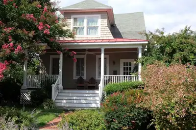 Image de Charmante maison spacieuse d'Eastport à pied facile de tout et parking pour 5 voitures!