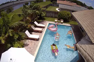 Image de ** Piscine CHAUFFÉE Et Grande Maison Gorgeuse 4br Dans La RÉGION De Fort Lauderdale (10 personnes) **