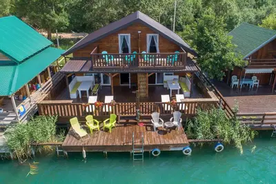 Image de Appartement de luxe populaire Hakuna Matata situé sur la rivière Bojana près de la mer