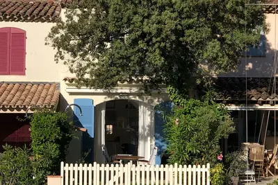 Image de Chalet entièrement rénové avec air conditionné | près de la plage avec bateau