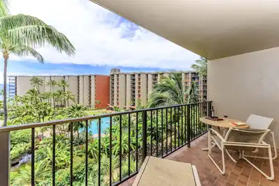 Image de Kaanapali Shores 546, les baleines sont là! Profitez de cet emplacement côté mer!