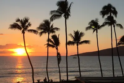 Image de Magnifique condo avec vue sur l'océan et couchers de soleil spectaculaires! - Récemment rénové