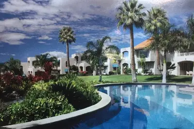 Image de 5 étoiles: Full Ac le plus grand 2 chambres luxe Remodel à pied de la plage