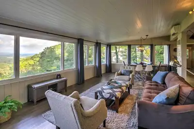 Image de Asheville Area Home w / Views - 3 miles au centre-ville