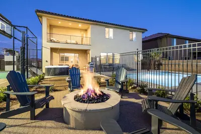 Image de 108 | Nouveau piscine privée, bain à remous, Splash Pad, consoles de jeu, vue sur la montagne, + plus!