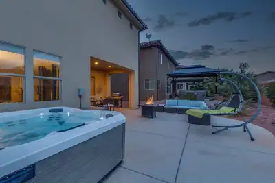 Image de 97 | Hot Tub PRIVÉ, Hockey AÉRIEN À 4 Joueurs, Hammocks, Jeux, Ping Pong, Arcade Basketball Et Plus!