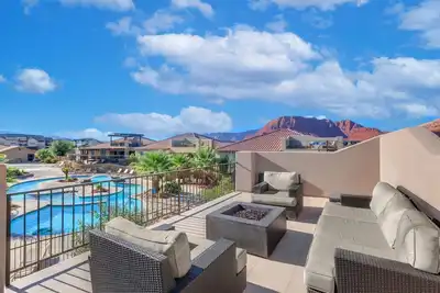 Image de 112 | Arrive Au Nouveau Parc Aquatique, Ping Pong, Ps4, Jeux, Belles Vues Sur La Montagne Et Plus!