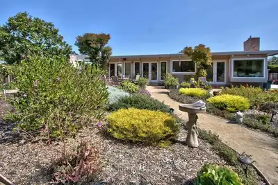 Image de Carmel Secluded Convenient 4 Bedroom Home