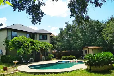 Image de Lackland / Seaworld Cozy Home avec une piscine privée