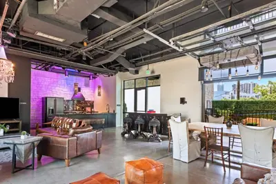 Image de Inn Cahoots: hôtel composé exclusivement de suites situé dans la 6ème rue est. Parfait pour les voyages de groupe!
