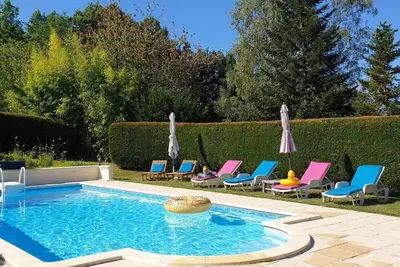 Image de Belle maison de campagne, grande piscine privée chauffée, jardins, aire de jeux
