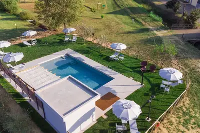 Image de Joli appartement dans une maison de vacances avec climatisation, piscine, Wifi, Tv et parking