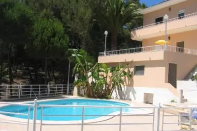 Image de Maison \/ villa - prés de la mer avec piscine et jardin