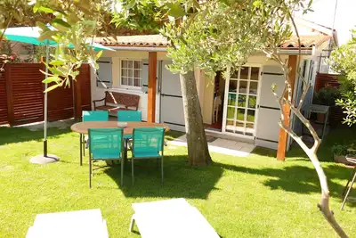 Image de La Belle Bleue, maison avec jardin 300 mètres de la plage