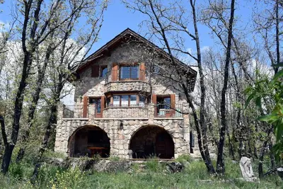Image de Maison rustique romantique dans les montagnes de Madrid