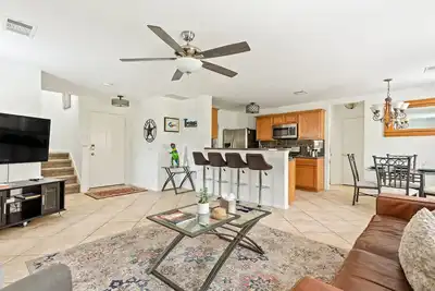 Image de South Austin, propre, confortable et cool à 15 minutes de Dt et à proximité d'un grand centre commercial