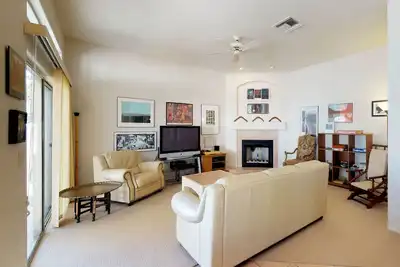 Image de Nouvelle Liste! Spacieuse maison Tucson avec terrasse privée, barbecue au gaz, proche du centre-ville