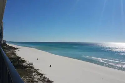 Image de Front de mer mis à jour * 60 'Verre et vues dans 2 Master Suites * Chaises de plage Gratuites!