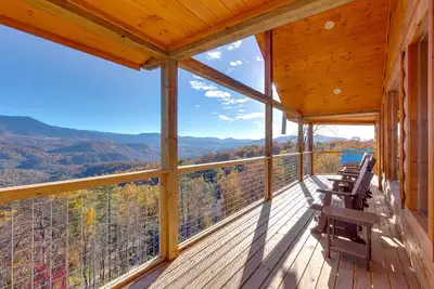 Image de Great Smoky Lodge, 7 Br, Nouvelle construction, Animaux domestiques, WiFi, Hot Tub, 20 personnes