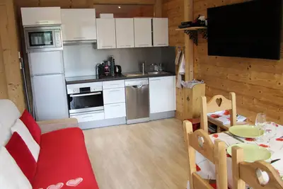 Image de Appartement rénové 2 chambres, centre station, Wifi