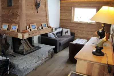Image de Superbe chalet aux Confins, accès direct aux pistes, 4 chambres, cheminée